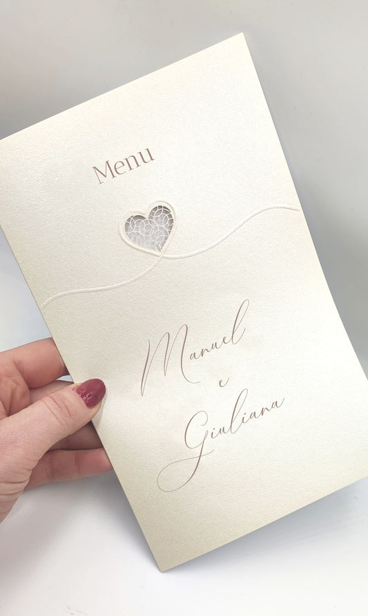 Menu con cuore intagliato
